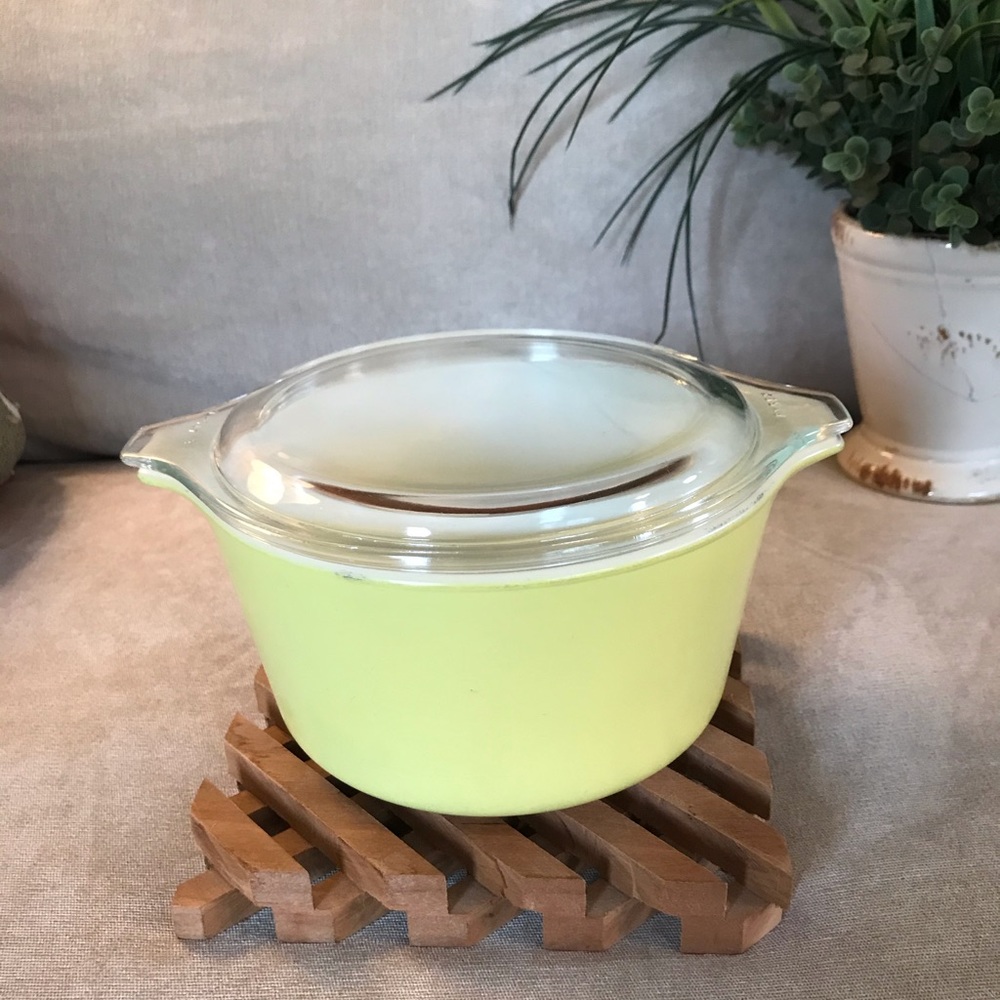 Pyrex 473 Cinderella yellow casserole with lid.